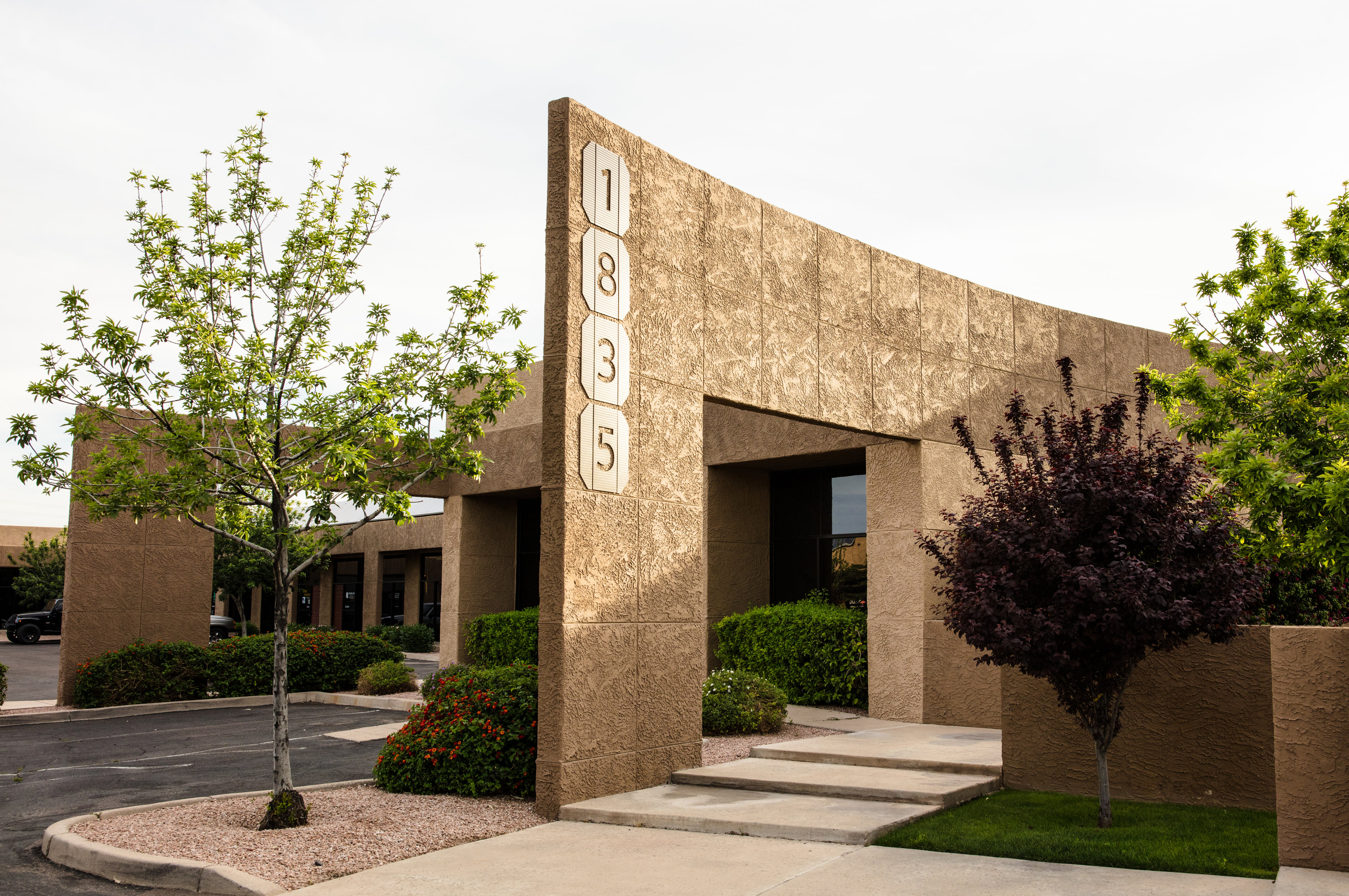 6TH ST COMMERCE CENTER WAREHOUSE OFFICE SPACE TEMPE